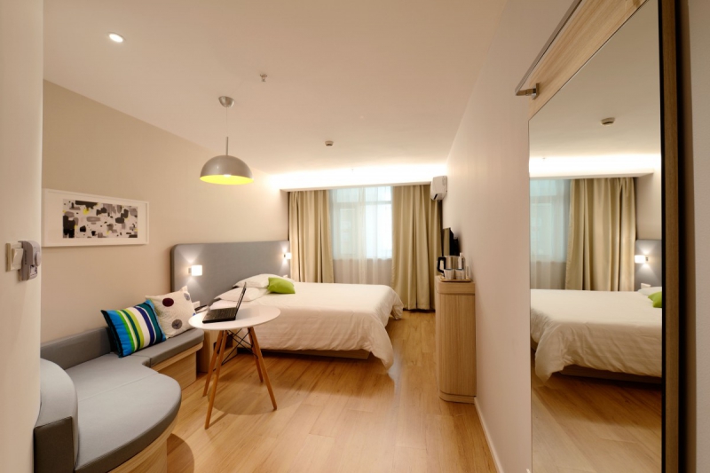 hotel-PIERREFEU-min_hotel_guest_room_new-634601